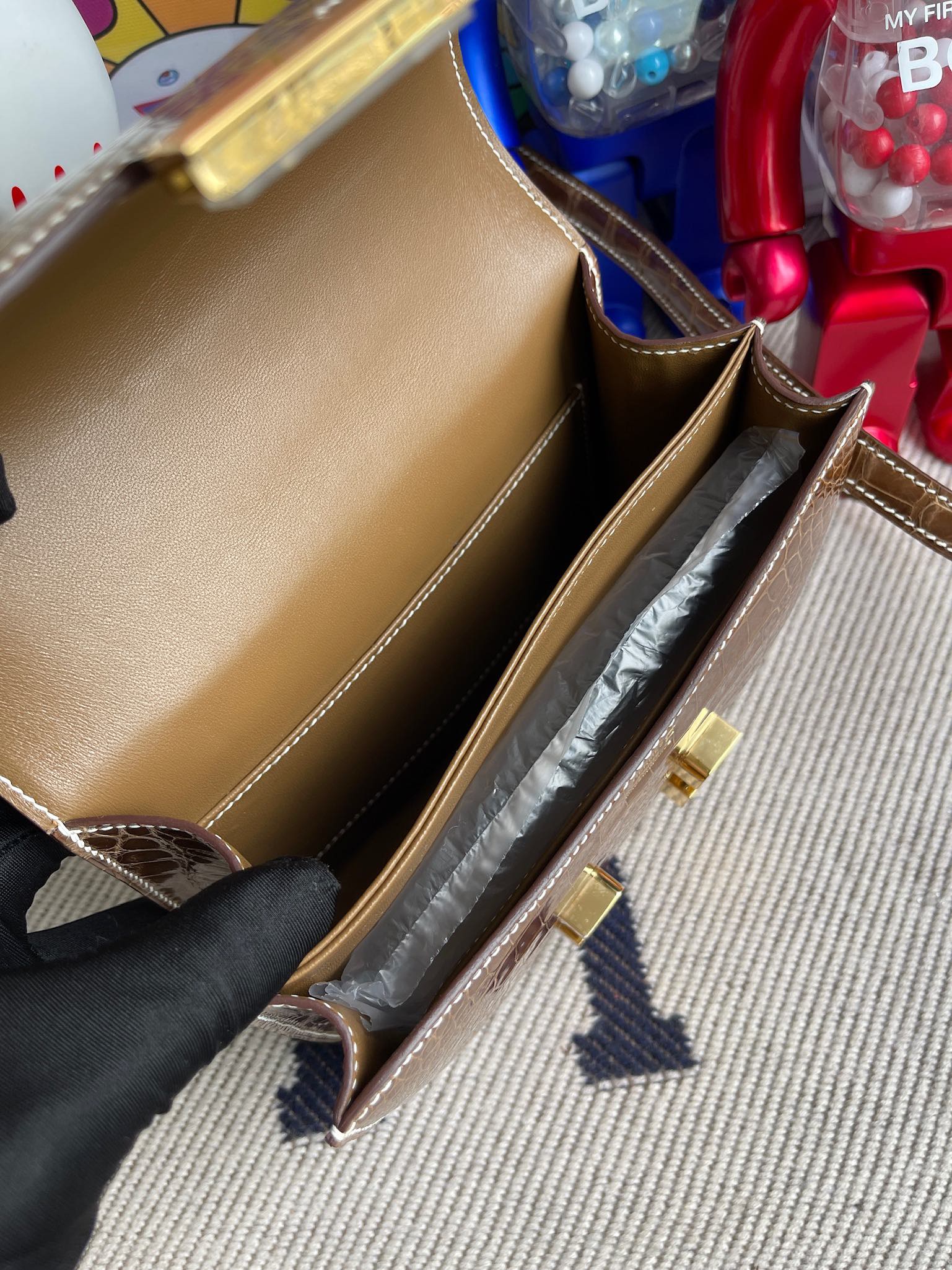 에르메스 콘스탄스18 브라운 금장 샤이니 악어가죽